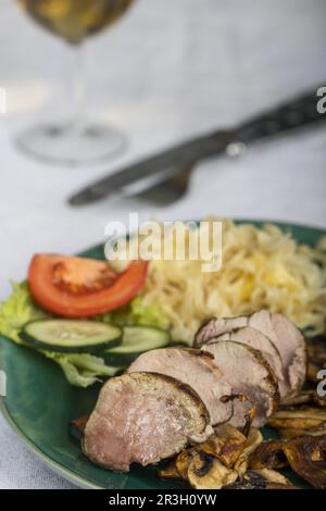 Schweinefilet mit Pilzcreme-Sauce Stockfoto