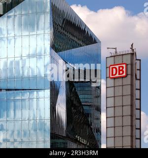 Cube Berlin und DB Logo, Washingtonplatz, Berlin, Deutschland, Europa Stockfoto