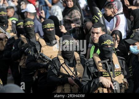 Gaza, Palästina. 19. Mai 2023. Islamische Dschihad-Kämpfer nehmen an einem Gedenken an bewaffnete Führer und Aktivisten Teil, die Israel in den fünftägigen Kämpfen in Gaza-Stadt getötet hat. (Kreditbild: © Yousef Masoud/SOPA Images via ZUMA Press Wire) NUR REDAKTIONELLE VERWENDUNG! Nicht für den kommerziellen GEBRAUCH! Stockfoto