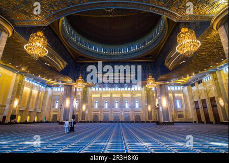 Im Inneren der herrlichen Großen Moschee, Kuwait City, Kuwait Stockfoto