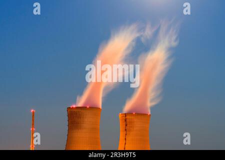 AKW, Kernkraftwerk Grafenrheinfeld, Schweinfurt, Bayern, Blue Hour, Deutschland Stockfoto