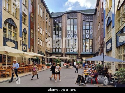 Hackesche Hoefe, Fassade im 1. Innenhof, Westseite, Endellscher Hof, Berlin, Deutschland, Europa Stockfoto