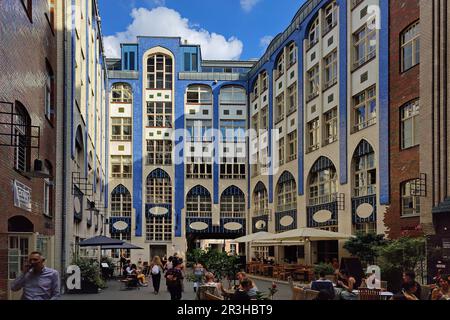 Hackesche Hoefe, Fassade im 1. Innenhof, Ostseite, Endellscher Hof, Berlin, Deutschland, Europa Stockfoto