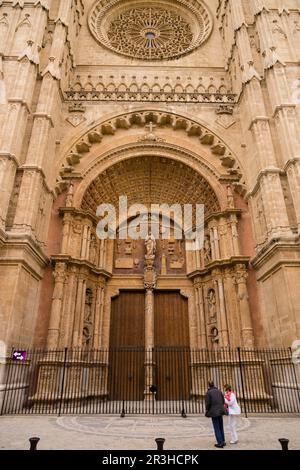 fachada principal, Catedral-Basílica de Santa María de Palma de Mallorca, iniciada en 1229, Palma, Mallorca, balearen, spanien, europa. Stockfoto