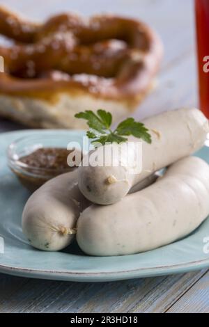 Bayerische Weißwürste mit Brezel Stockfoto