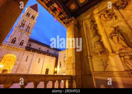 catedral de San Lorenzo,1240, -catedral de San Juan-,desde la logia veneciana, Trogir, costa dalmata, Croacia, europa. Stockfoto
