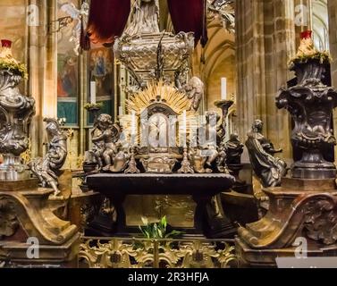 Altar der St.-Veitskirche Stockfoto