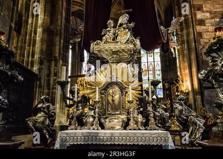 Altar der St.-Veitskirche Stockfoto