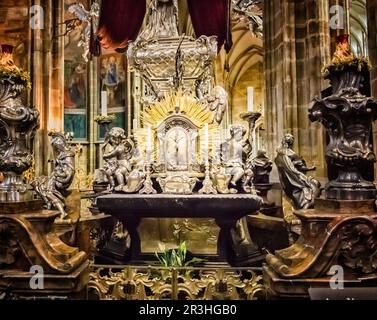 Altar der St.-Veitskirche Stockfoto