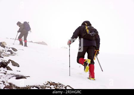 Ascenso al Pico Posets, 3375 Metros, Por la Cresta. Valle de Gistain.Pirineo Aragones. Huesca. España. Stockfoto