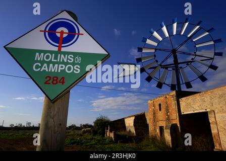 Molino para extraccion de agua (s.XIX-XX). Cami de Sa Barrala.Campos.Comarca de Migjorn. Mallorca. Baleares.España. Stockfoto