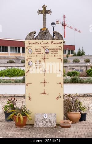 pvc-Grabstein auf Grabstein aus dem 18.. Jahrhundert, Friedhof von Sencelles, Mallorca, Balearen, Spanien. Stockfoto