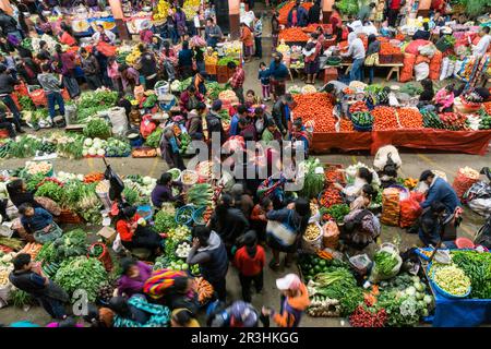 Mercado cubierto de Santo Tomas, Mercado del Centro Historico, Chichicastenango, Municipio del Departamento de El Quiché, Guatemala, Mittelamerika. Stockfoto