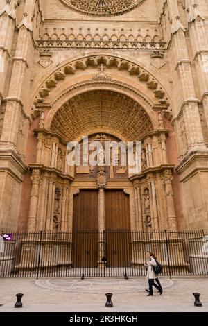 fachada principal, Catedral-Basílica de Santa María de Palma de Mallorca, iniciada en 1229, Palma, Mallorca, balearen, spanien, europa. Stockfoto