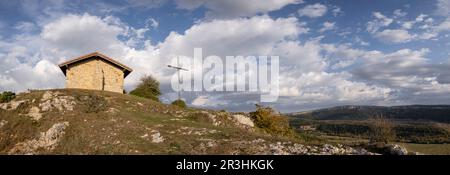 Ermita de San Lorenzo, Parque Natural de Valderejo, Municipio de Valdegovía, Alava, País Vasco, Spanien. Stockfoto