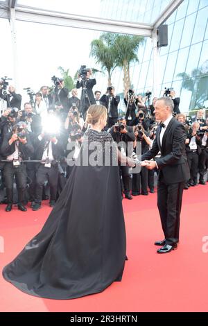 23. Mai 2023, CANNES, Frankreich: CANNES, FRANKREICH - 23. MAI: Tom Hanks, Rita Wilson, besucht den roten Teppich „Asteroid City“ während des 76. Jährlichen Filmfestivals in Cannes am Palais des Festivals am 23. Mai 2023 in Cannes, Frankreich. (Kreditbild: © Frederick Injimbert/ZUMA Press Wire) NUR REDAKTIONELLE VERWENDUNG! Nicht für den kommerziellen GEBRAUCH! Stockfoto