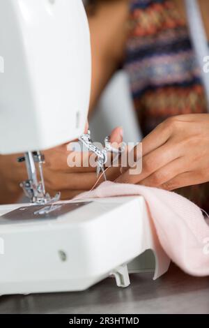 Handarbeiten und Quilten in der Werkstatt Stockfoto