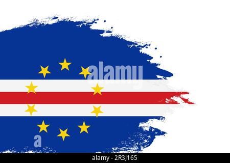 Cabo Verde-Flagge auf einem gebeizten Strichpinsel, isolierter weißer Hintergrund mit Kopierbereich Stockfoto