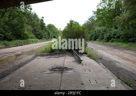 Alte Autobahn A44 in der Nähe von Manheim und Braunkohlebergwerk Hambach im Frühjahr 2023 Stockfoto