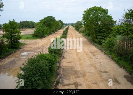 Alte Autobahn A44 in der Nähe von Manheim und Braunkohlebergwerk Hambach im Frühjahr 2023 Stockfoto