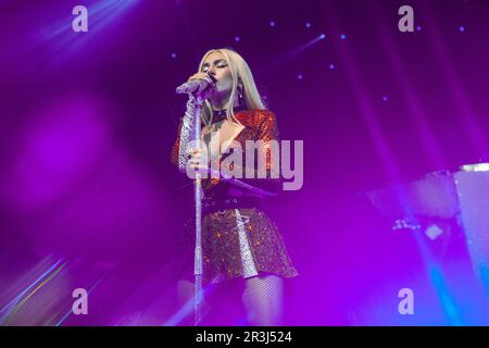Mailand, Italien, 15. Mai 2023. Die amerikanische Popsängerin Ava Max tritt live im Fabrique in Mailand auf. Credits: Maria Laura Arturi / Alamy Live News Stockfoto