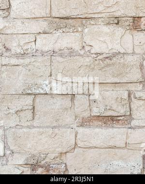Ein naher Hintergrund einer weißen Natursteinmauer Stockfoto