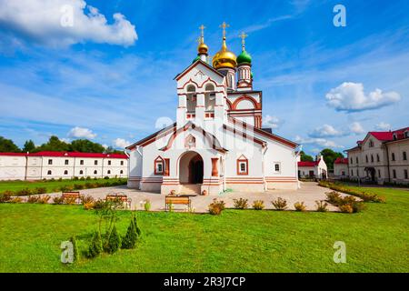 Das Warnizki Dreifaltigkeitskloster des Hl. Sergius in Rostow Weliki im Gebiet Jaroslawl, Goldener Ring Russlands Stockfoto