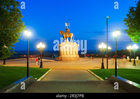 Denkmal für Großfürst Wladimir und St. Fedor in Wladimir Stadt, Goldener Ring von Russland bei Sonnenuntergang Stockfoto