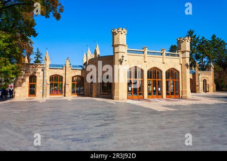 Narzan oder Narzannaya Galerie ist ein historisches Gebäude am Kurortny Boulevard in Kislowodsk Kurstadt in kaukasischen Mineralwässer Region, Stawropol Kra Stockfoto