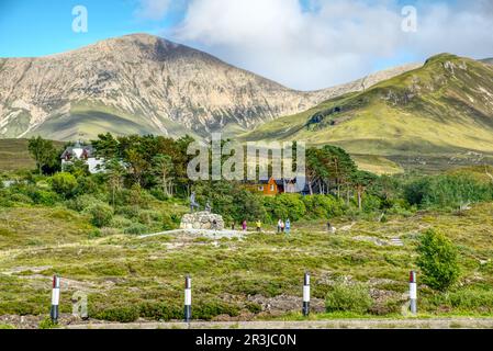 Sligachan, Collie und MacKenzie Statue, Isle of Skye, Highland, Schottland, Großbritannien Stockfoto