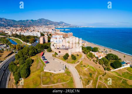 Sohail Castle oder Castillo Sohail aus der Vogelperspektive. Schloss Sohail eine historische Festung in Fuengirola an der Costa del Sol in Malaga Provin Stockfoto