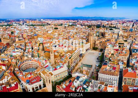 Valencia Metropolitan Cathedral oder Basilika der Himmelfahrt unserer Lieben Frau von Valencia aus der Vogelperspektive in Spanien. Es liegt an der Plaza de la Stockfoto