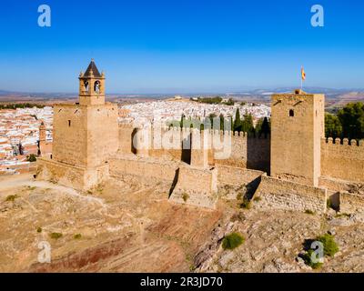 Alcazaba von Antequera aus der Vogelperspektive. Die Alcazaba von Antequera ist eine maurische Festung in der Stadt Antequera in der Provinz Malaga, der Gemeinde Stockfoto