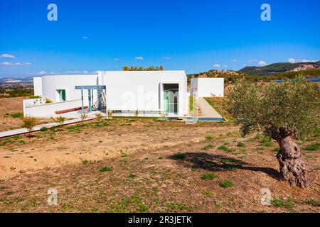 Archäologische Dolmen von Antequera Museum. Der Dolmen von Menga ist ein megalithischer Grabhügel namens Tumulus, eine lange Schubkarre von Dolmen. Stockfoto