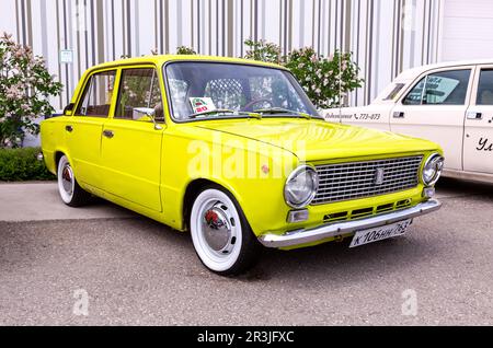 Samara, Russland - 14. Mai 2023: Russisches Oldtimer Lada-2101 an der Straße der Stadt Stockfoto