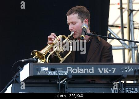 Imola Italien 2002. 06. 16: Davey Ray Moor von Cousteau beim Heineken Jammin Festival 2002 Stockfoto