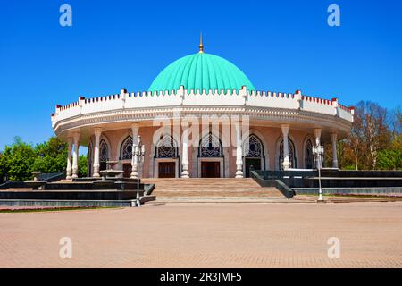 Das Amir Timur Museum ist dem mongolischen Kriegsfürsten Amir Timur Tamerlane in Taschkent, Usbekistan, gewidmet Stockfoto