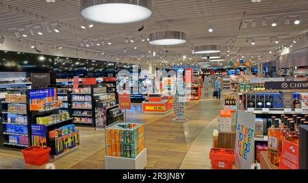 Duty Free Shops in Bodrum, Milas Airport (BJV) International Terminal eröffnet 2013 in Provinz Mugla, Türkei. Stockfoto