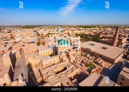 Itschan Kala Luftpanorama. Itchan oder Ichan Kala ist eine alte ummauerte Innenstadt der Stadt Chiwa in Usbekistan. Stockfoto