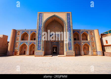 Ulugbek Madrasah befindet sich in der Nähe des islamischen religiösen Komplexes POI Kalon in Bukhara, Usbekistan Stockfoto