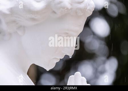 Engel weint für den Regen, Genova Municipal Cemetery, Mallorca, Balearen, Spanien. Stockfoto