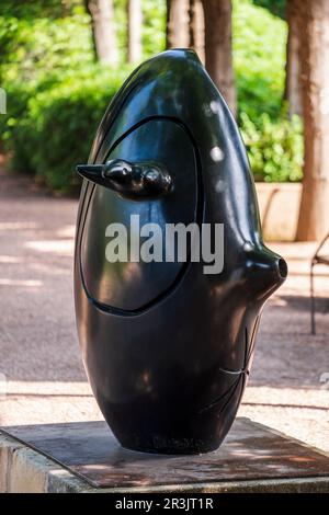 Joan Miró (Spanisch, 18931983), Conque ,1976, verlorene Wachsbronze, Marivent-Garten, Palma, Mallorca. Stockfoto