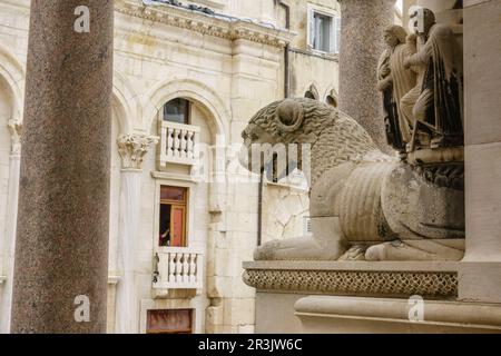 Catedral de San Domnius, - Svetog Duje - Leon De La Entrada, Palacio Diocleciano, Split, Croacia. Stockfoto