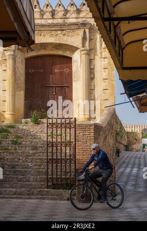 Zugang zu den Mauern Bab R'Mel neben Bab Souk, portugiesische Festung, Asilah, marokko, afrika. Stockfoto