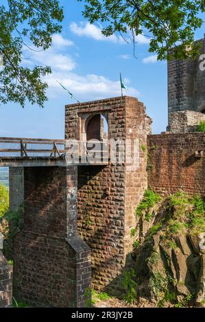 Eingang und Brückenturm von Schloss Landeck, Klingenmünster, Pfalz, Rheinland-Pfalz, Deutschland, Europa Stockfoto