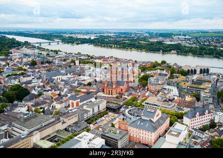 Mainzer Dom Antenne Panoramablick, auf dem Marktplatz der Stadt Mainz in Deutschland Stockfoto