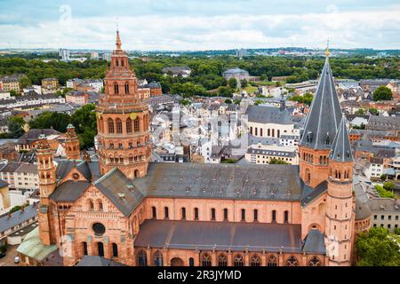 Mainzer Dom Antenne Panoramablick, auf dem Marktplatz der Stadt Mainz in Deutschland Stockfoto