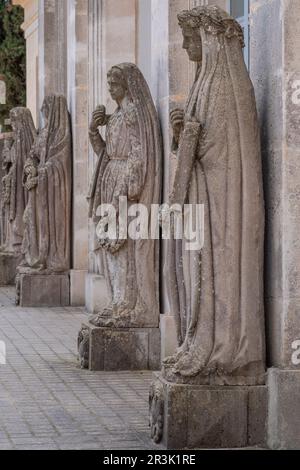 Heilige des Glaubens, der Hoffnung und der Wohltätigkeit, Manacor, Gemeindefriedhof, Mallorca, Balearen, Spanien. Stockfoto