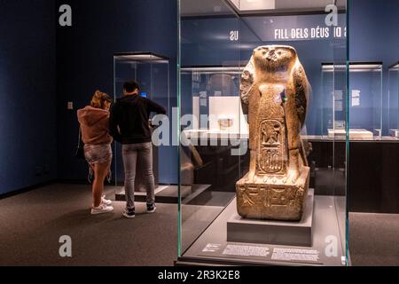 Statue des gottes Re-Horakhty, Granit, Dynastie XIX, Herrschaft von Rameses II, 1279-1213 v. Chr., Tell el-Maskhuta, Ägypten, (Centre Cultural La Caixa - Palma), Sammlung des Britischen Museums. Stockfoto