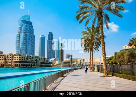 Promenade in der Nähe des Burj Khalifa Tower und das Einkaufszentrum Dubai Mall in Dubai City in Vereinigte Arabische Emirate Stockfoto